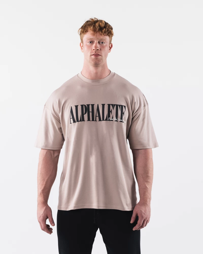 Alphalete Republik Tee - Atmosfære